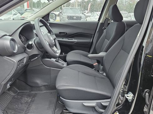 New 2025 Nissan Kicks Play S image 3