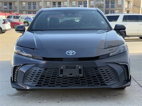 Used 2025 Toyota Camry SE image 8