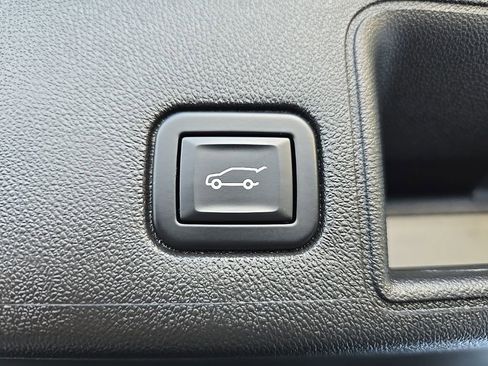 Used 2022 GMC Terrain SLT w/ Infotainment Package II image 29