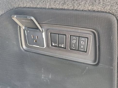 Used 2023 Cadillac Escalade ESV Premium Luxury RWD image 12