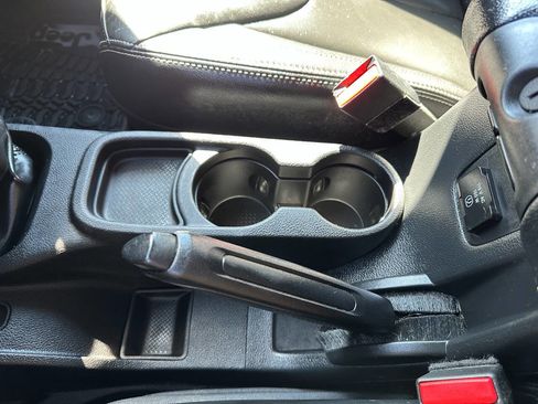 Used 2016 Jeep Wrangler Rubicon image 39