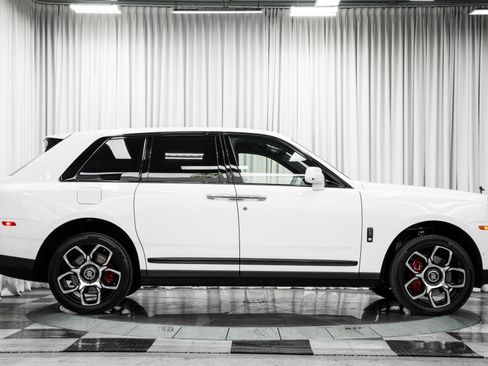 Used 2023 Rolls-Royce Cullinan Black Badge w/ Dark Exterior Package image 60