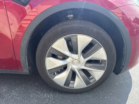 Used 2024 Tesla Model Y 2WD image 24