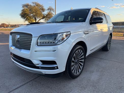 Used 2019 Lincoln Navigator Reserve image 3