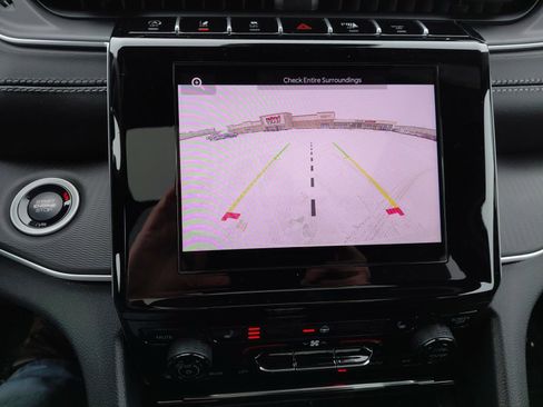 New 2025 Jeep Grand Cherokee Altitude image 21