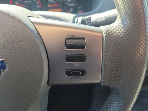 Used 2011 Nissan Frontier SV image 25