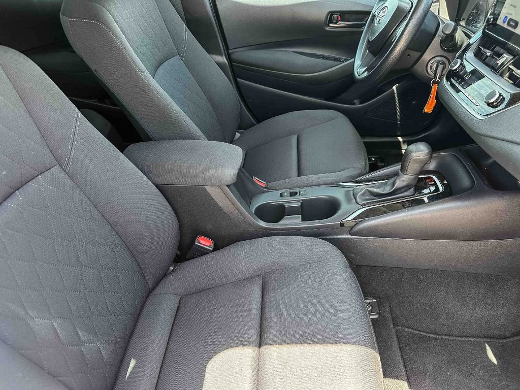 Used 2025 Toyota Corolla LE FWD image 21