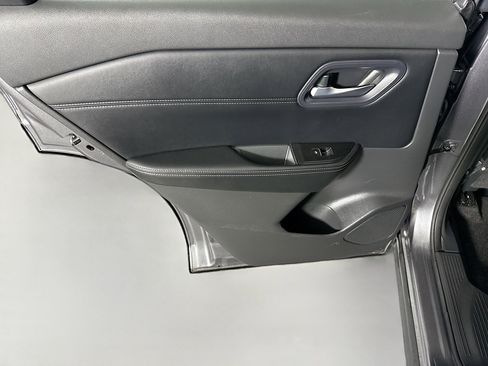 Used 2024 Nissan Rogue SL image 26