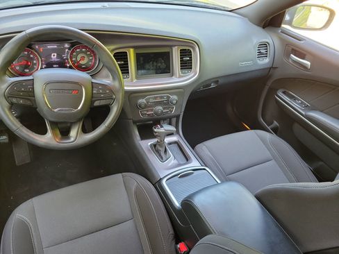Used 2019 Dodge Charger SXT RWD image 14