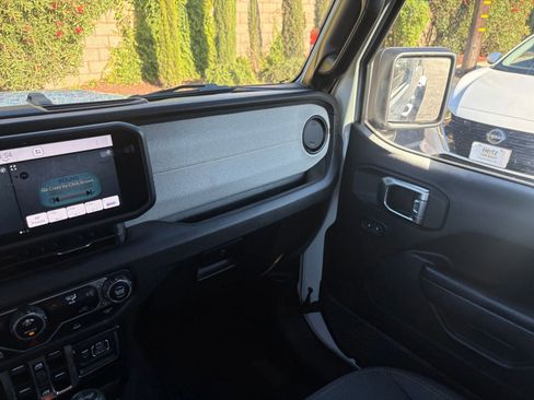 Used 2025 Jeep Wrangler Sport S AWD/4WD image 34