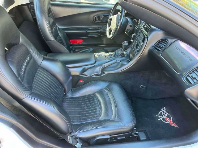 Used 2004 Chevrolet Corvette Convertible w/ Preferred Equipment Group RWD image 18