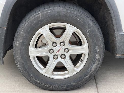 Used 2019 GMC Acadia SLE FWD image 6