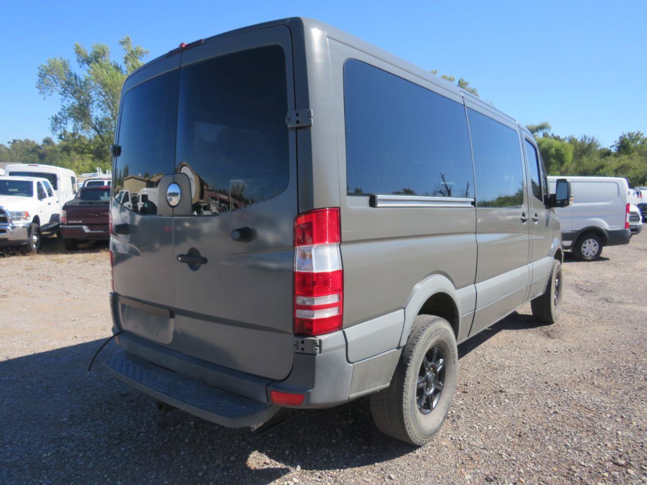 Used 2010 Freightliner Sprinter 2500 RWD image 4