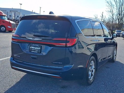 Used 2024 Chrysler Pacifica Limited FWD image 4