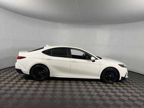 Used 2025 Toyota Camry SE FWD image 5