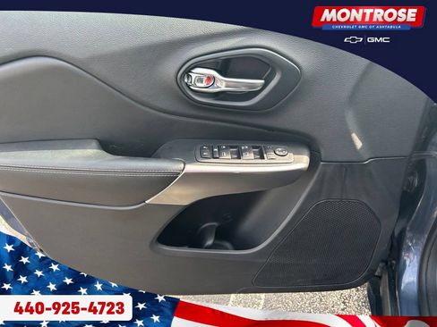 Used 2019 Jeep Cherokee Latitude Plus w/ Comfort/Convenience Group AWD/4WD image 9