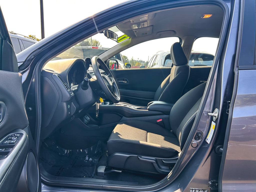 Used 2017 Honda HR-V LX image 11