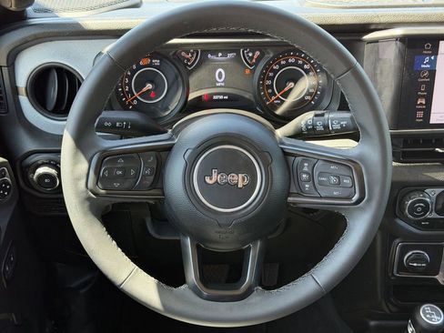 Used 2025 Jeep Wrangler Unlimited Sport AWD/4WD image 14