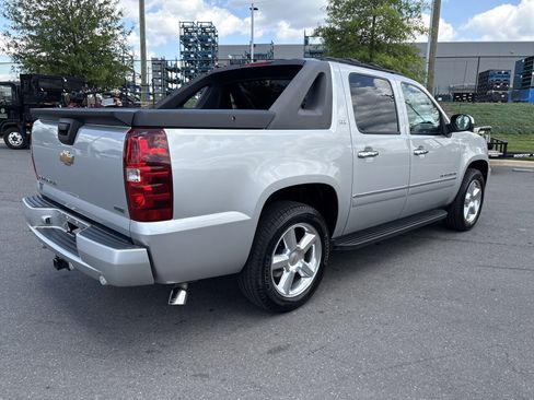 Used 2010 Chevrolet Avalanche LTZ RWD image 9