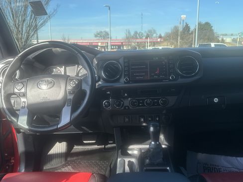 Used 2022 Toyota Tacoma TRD Off-Road image 27