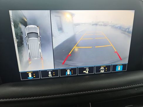 Used 2021 Chevrolet Tahoe Z71 w/ Z71 Off-Road Package image 12