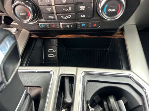 Used 2019 Ford F150 Lariat w/ Trailer Tow Package image 15