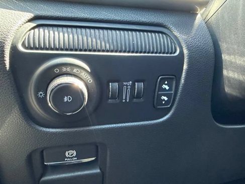 Certified 2024 Jeep Wagoneer L Series II RWD image 13