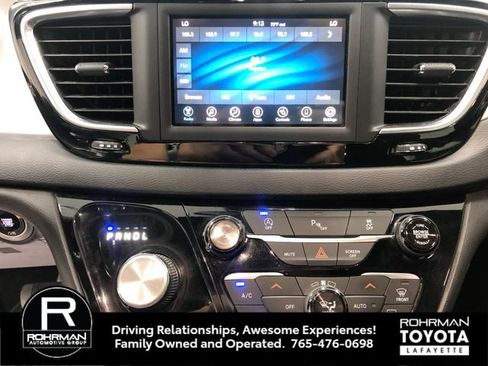 Used 2019 Chrysler Pacifica Touring-L w/ S Appearance Package FWD image 21