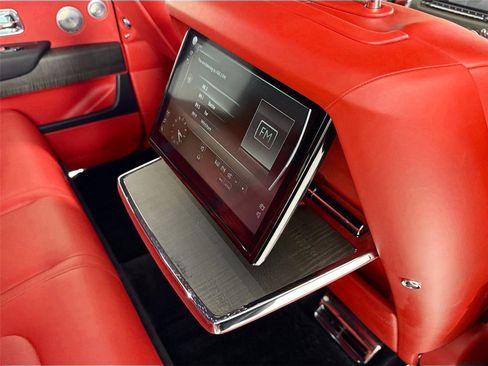 Used 2020 Rolls-Royce Cullinan image 33