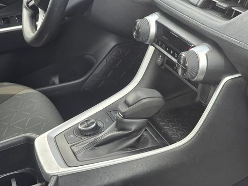 Used 2025 Toyota RAV4 XLE AWD/4WD image 16