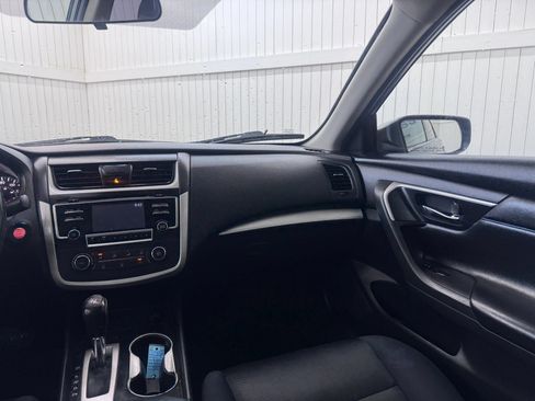 Used 2017 Nissan Altima 2.5 SR w/ Midnight Edition Package FWD image 16