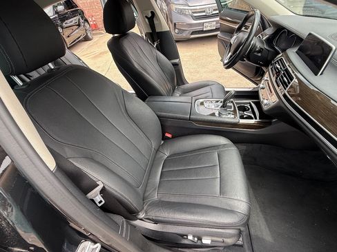Used 2017 BMW 740i RWD image 11