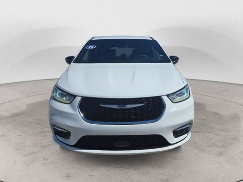 Used 2025 Chrysler Pacifica Select FWD image 2