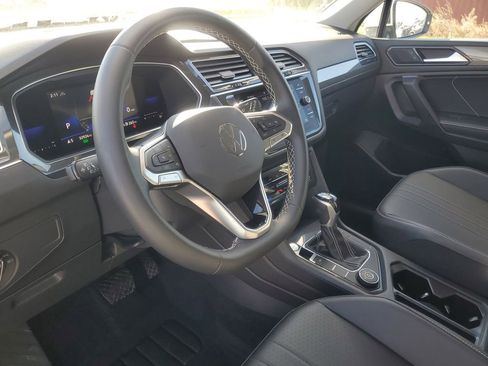 Used 2022 Volkswagen Tiguan SE image 14