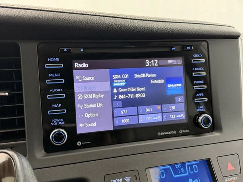 Used 2019 Toyota Sienna XLE FWD image 21