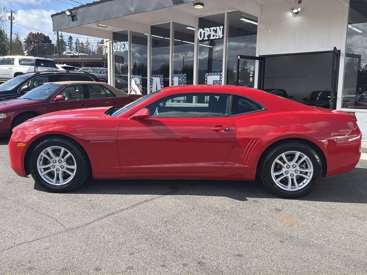 Used 2011 Chevrolet Camaro LS RWD image 3