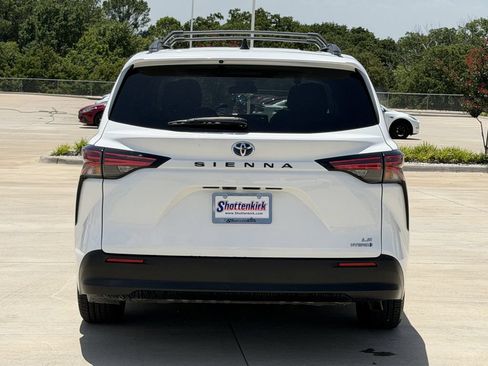 Used 2022 Toyota Sienna LE FWD image 5