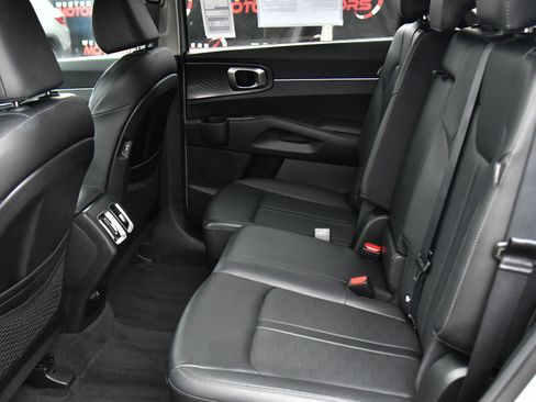 Used 2025 Kia Sorento S image 42