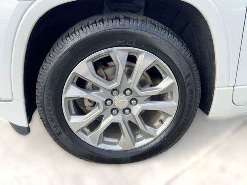 Certified 2019 Chevrolet Traverse Premier w/ Driver Confidence II Package image 11