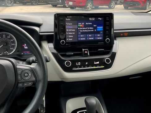 Used 2022 Toyota Corolla LE FWD image 6