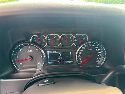 Used 2015 Chevrolet Suburban LT RWD image 19