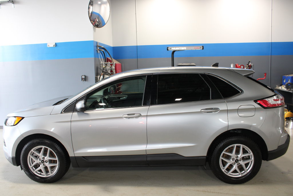 Used 2023 Ford Edge SEL AWD/4WD image 11