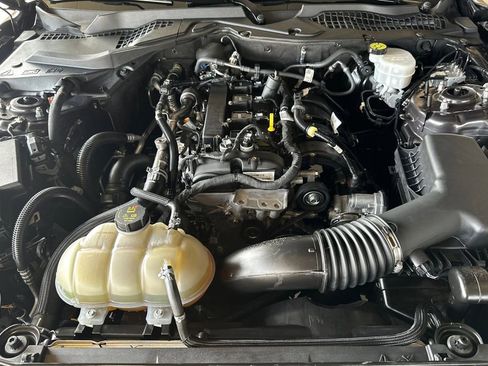 Certified 2022 Ford Mustang Coupe RWD image 18
