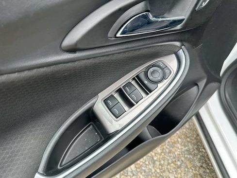 Used 2020 Chevrolet Malibu LT FWD image 25