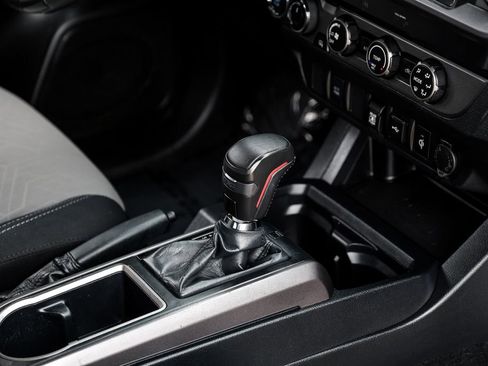 Used 2020 Toyota Tacoma TRD Off-Road AWD/4WD image 19