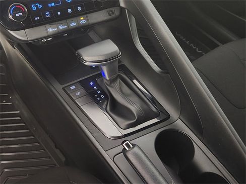 Certified 2025 Hyundai Elantra Sport image 21