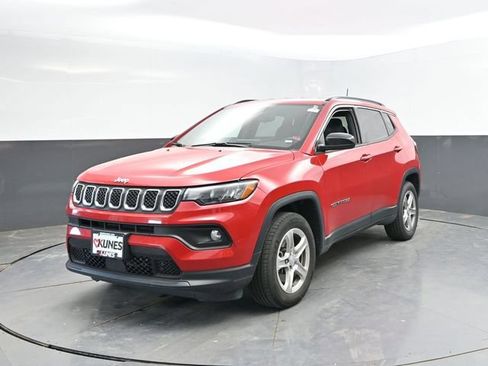 Used 2024 Jeep Compass Latitude AWD/4WD image 6