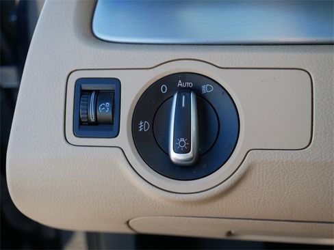 Used 2013 Volkswagen CC Lux image 27