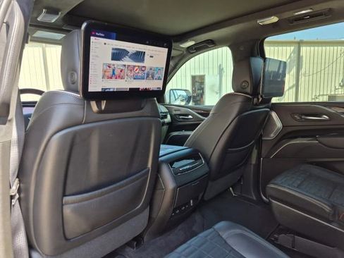 Used 2023 Cadillac Escalade ESV V AWD/4WD image 13