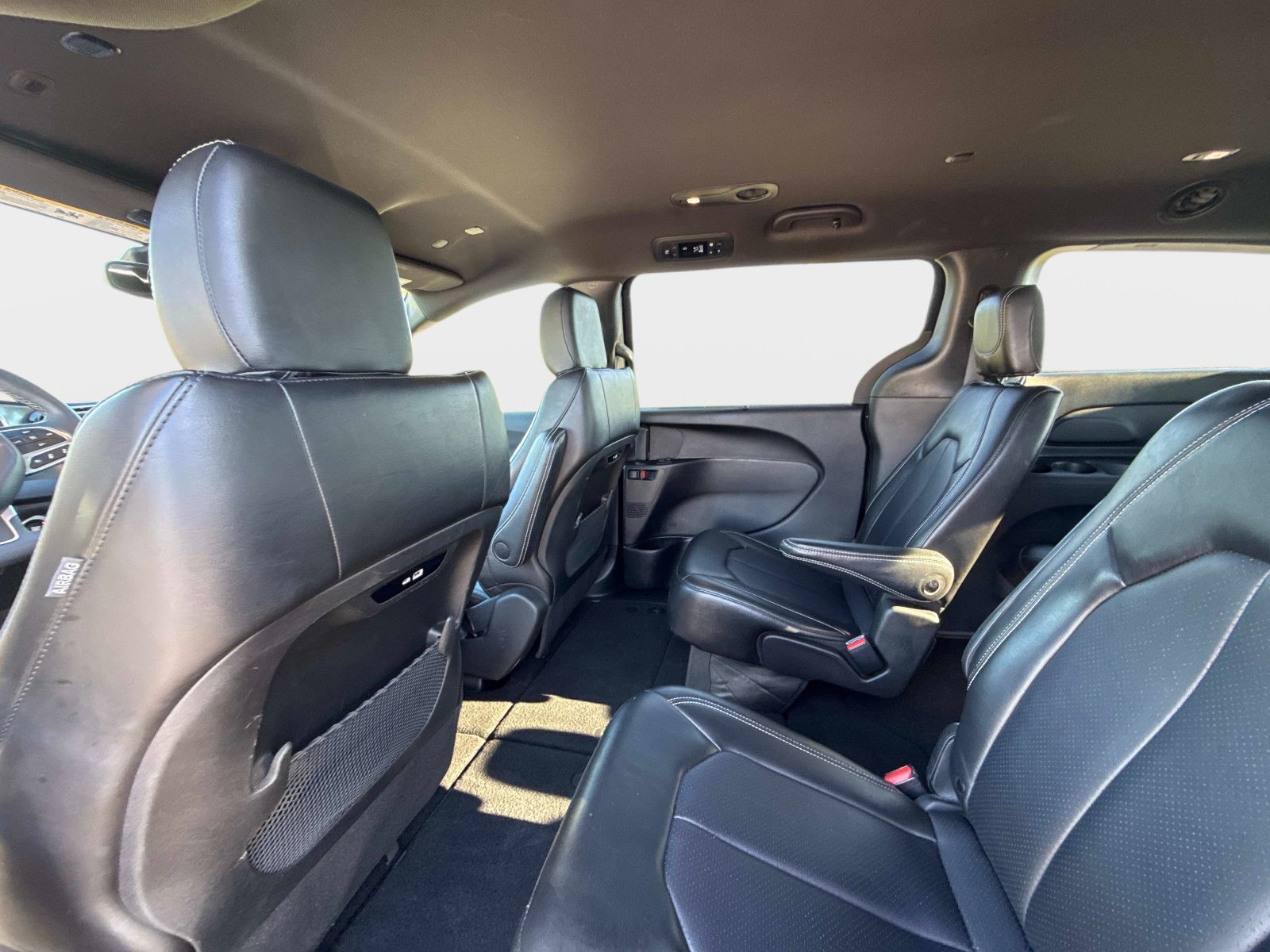 Used 2025 Chrysler Pacifica Select FWD image 17